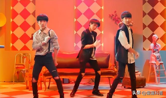 李玟回应歌跑调（盘点明星演唱会翻车名场面）(14)