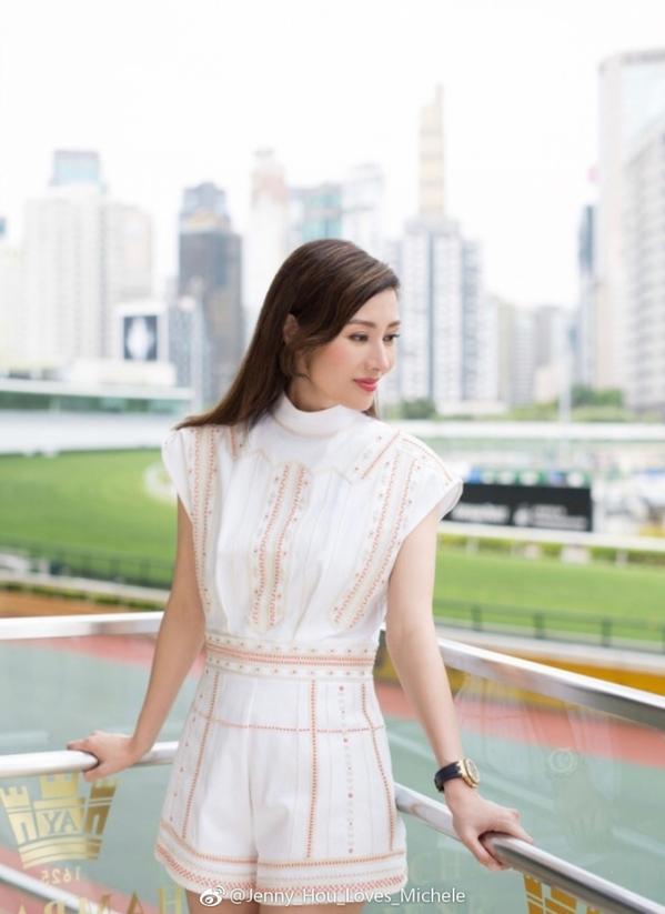 李嘉欣微博晒美照（48岁李嘉欣的苹果肌饱满到不敢认）(3)