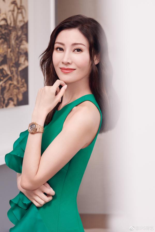 李嘉欣微博晒美照（48岁李嘉欣的苹果肌饱满到不敢认）(12)