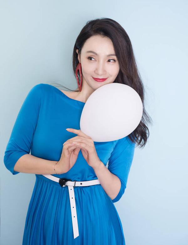 李嘉欣微博晒美照（48岁李嘉欣的苹果肌饱满到不敢认）(16)