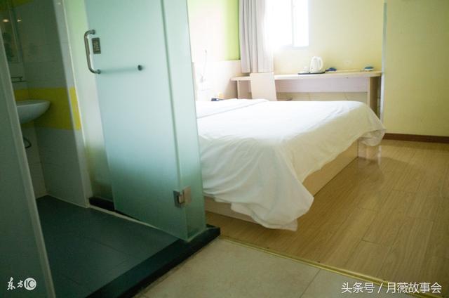 民间鬼故事七月鬼节不可以出去（鬼节千万不要去浴室洗澡）(2)