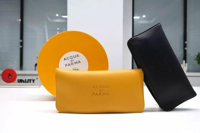 出差旅行必备洗漱包（什么样的机上洗漱包才会让你心甘情愿地把它带回家）(1)