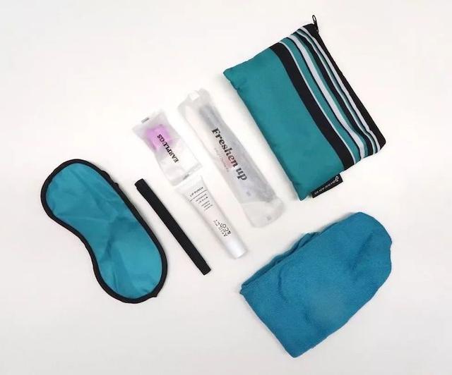 出差旅行必备洗漱包（什么样的机上洗漱包才会让你心甘情愿地把它带回家）(23)