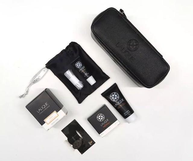 出差旅行必备洗漱包（什么样的机上洗漱包才会让你心甘情愿地把它带回家）(7)