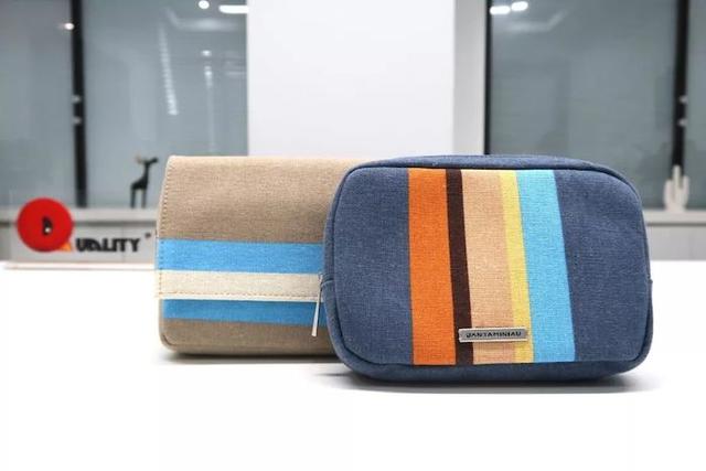 出差旅行必备洗漱包（什么样的机上洗漱包才会让你心甘情愿地把它带回家）(3)