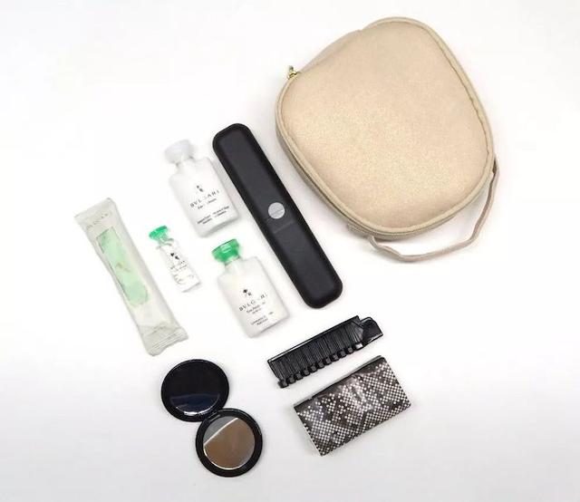 出差旅行必备洗漱包（什么样的机上洗漱包才会让你心甘情愿地把它带回家）(12)