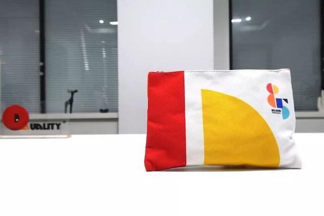 出差旅行必备洗漱包（什么样的机上洗漱包才会让你心甘情愿地把它带回家）(18)