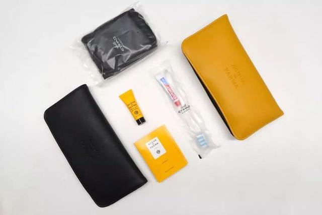 出差旅行必备洗漱包（什么样的机上洗漱包才会让你心甘情愿地把它带回家）(28)