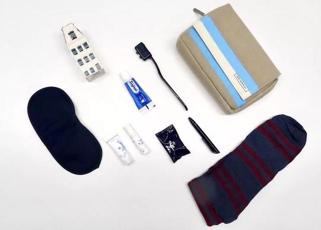 出差旅行必备洗漱包（什么样的机上洗漱包才会让你心甘情愿地把它带回家）(15)