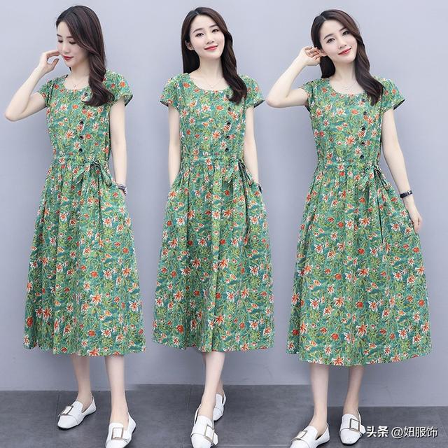 初秋穿搭复古连衣裙（穿搭几款优雅显瘦的文艺碎花连衣裙）(9)