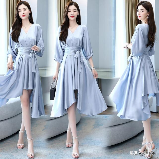 初秋穿搭复古连衣裙（穿搭几款优雅显瘦的文艺碎花连衣裙）(8)