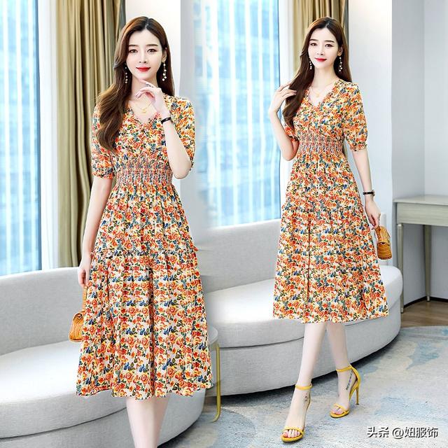 初秋穿搭复古连衣裙（穿搭几款优雅显瘦的文艺碎花连衣裙）(4)