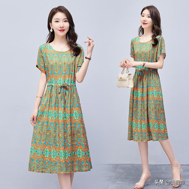 初秋穿搭复古连衣裙（穿搭几款优雅显瘦的文艺碎花连衣裙）(3)