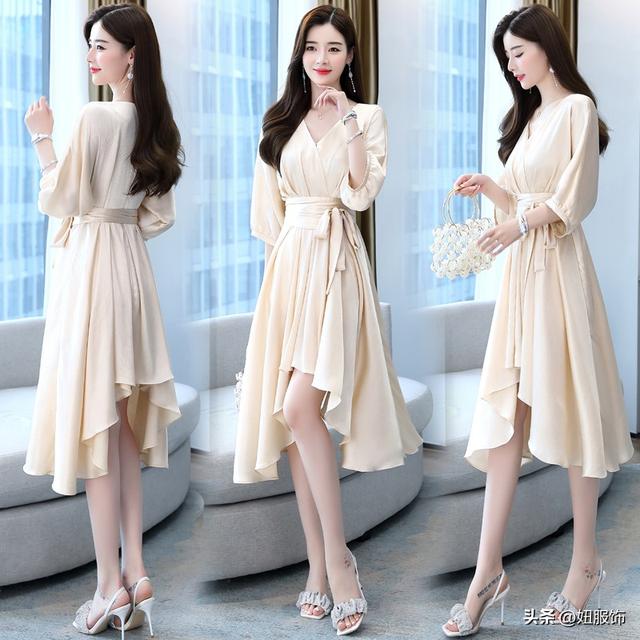 初秋穿搭复古连衣裙（穿搭几款优雅显瘦的文艺碎花连衣裙）(7)