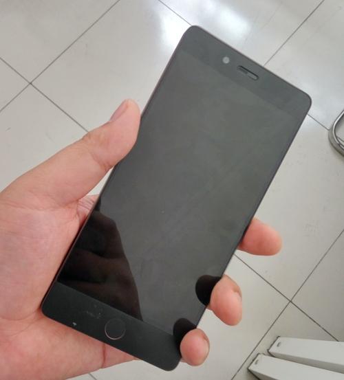 锤子坚果pro到底值不值得买(锤子手机出品最新款坚果Pro实机评测报告)(1)