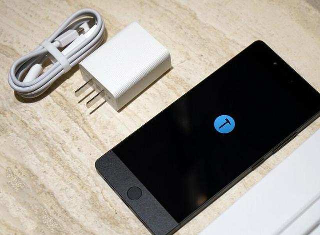 锤子坚果pro到底值不值得买(锤子手机出品最新款坚果Pro实机评测报告)(3)