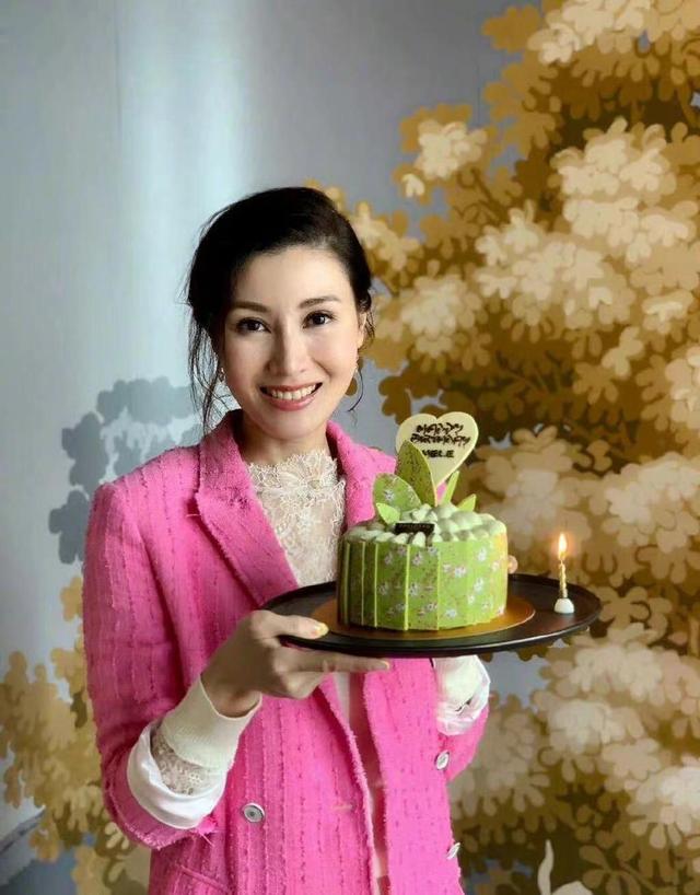 李嘉欣现在的身体状况（李嘉欣生病也不忘爱美本性）(8)