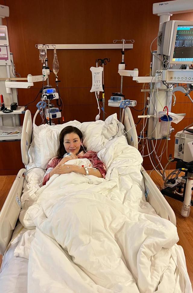 李嘉欣现在的身体状况（李嘉欣生病也不忘爱美本性）(2)