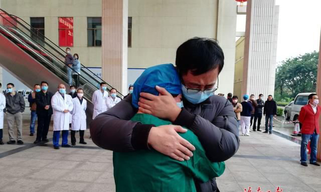 鏉庢枃浜簨浠跺叿浣撴槸鎬庝箞鍥炰簨 浣滀负杩欐鐤儏鐨勫惞鍝ㄤ汉