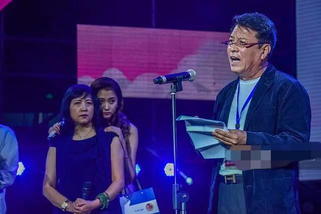 关晓彤被问几天和鹿晗见一次面（鹿晗说关晓彤怂）(11)