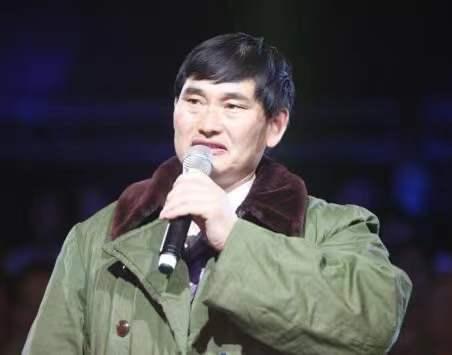 大衣哥现在婚姻状况（离婚风波后大衣哥首次商演）(11)