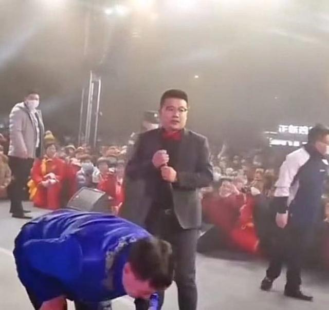 大衣哥现在婚姻状况（离婚风波后大衣哥首次商演）(5)