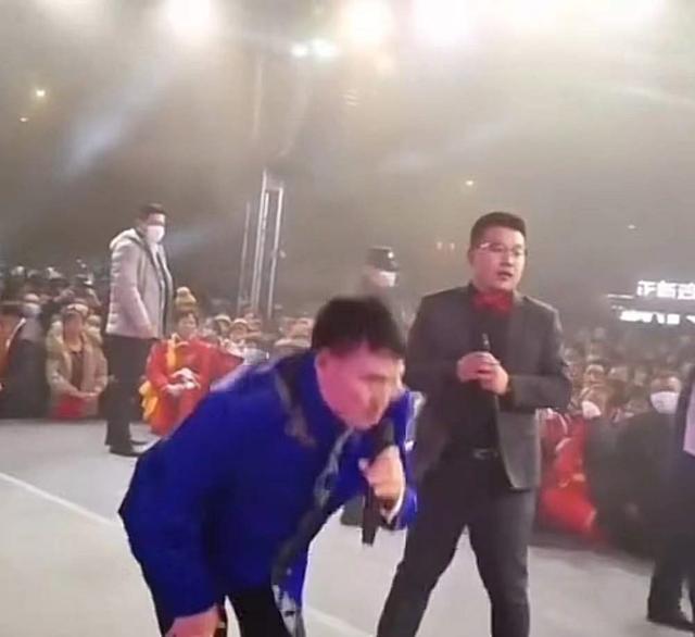 大衣哥现在婚姻状况（离婚风波后大衣哥首次商演）(7)