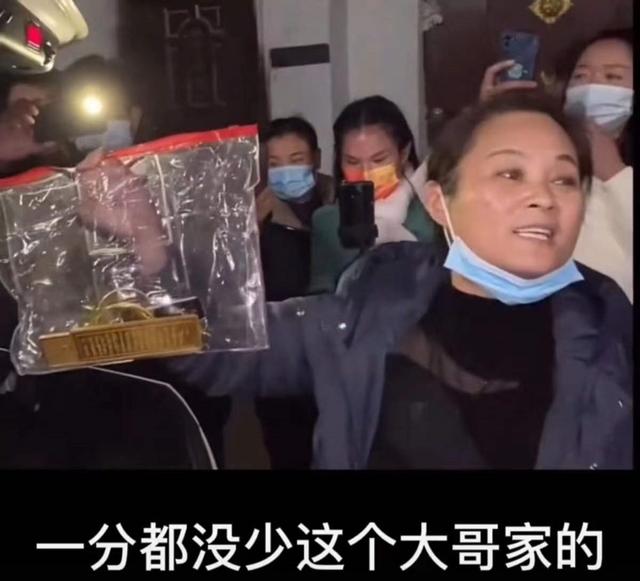 大衣哥现在婚姻状况（离婚风波后大衣哥首次商演）(1)