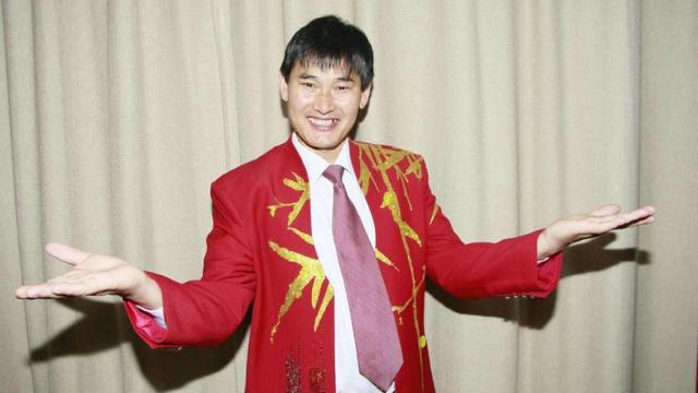 大衣哥现在婚姻状况（离婚风波后大衣哥首次商演）(10)