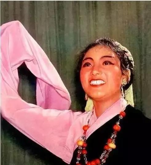 韩红悼念奶奶（父亲早逝母亲改嫁）(2)