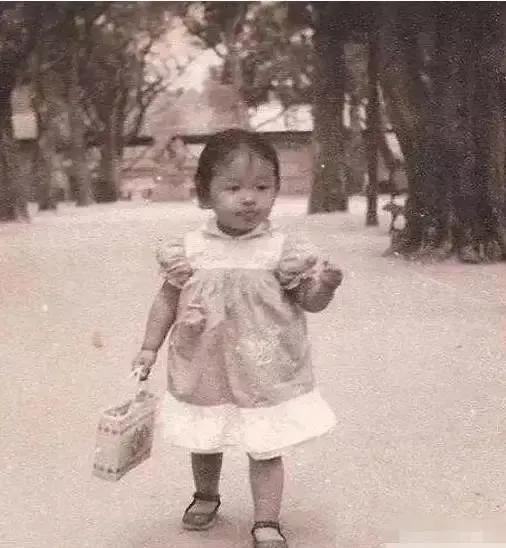 韩红悼念奶奶（父亲早逝母亲改嫁）(5)