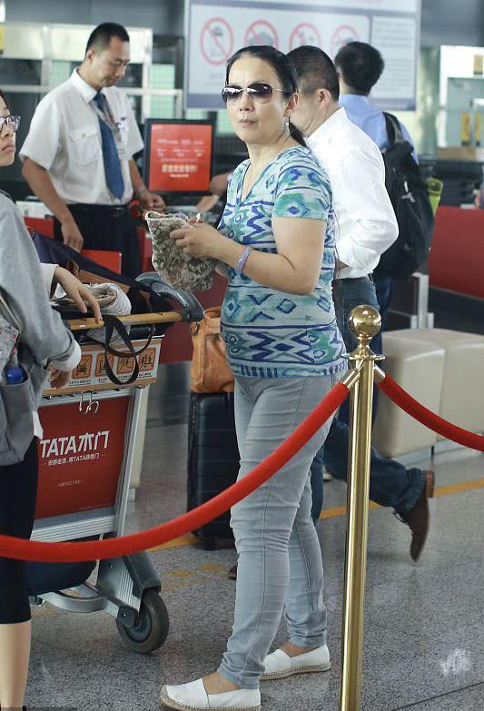 张丰毅的前妻吕丽萍（比起前夫张丰毅）(30)