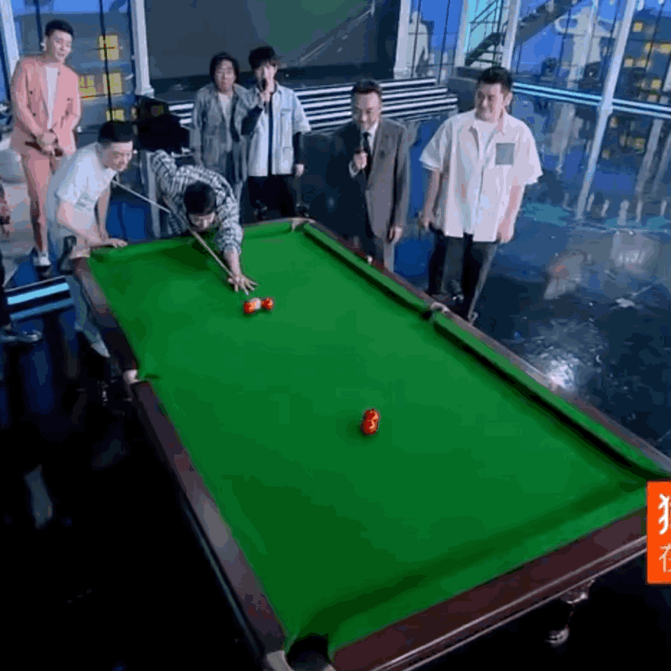 王一博的手技能有多强（震撼王一博本人的意外天赋:一杆进四洞）(1)