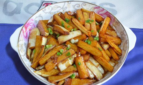 茭白烧牛腩的做法