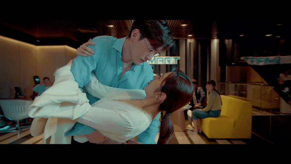 张翰新剧遭质疑（张翰新剧扯女主内衣带引不适）(2)