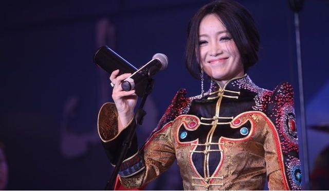 臧天朔和斯琴格日乐情史（被臧天朔原配逼到堕胎自杀）(11)