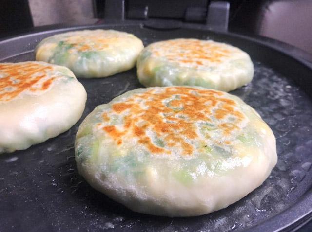 在家早餐鸡蛋饼如何制作（13种家常鸡蛋饼的做法）(3)