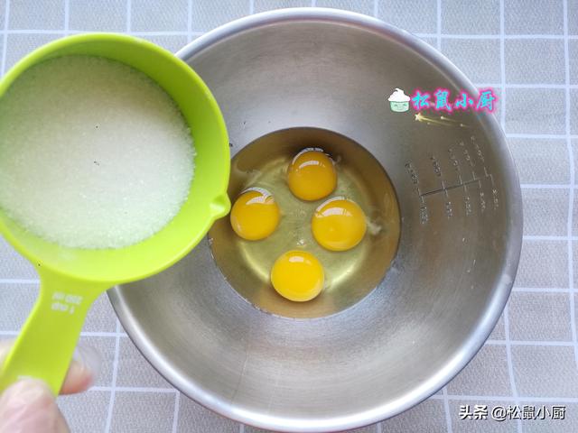 在家自己制作小蛋糕简单做法（给孩子做个老式无水小蛋糕）(6)