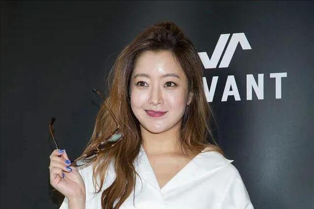 金喜善整过容吗（整容后遗症有多可怕）(11)