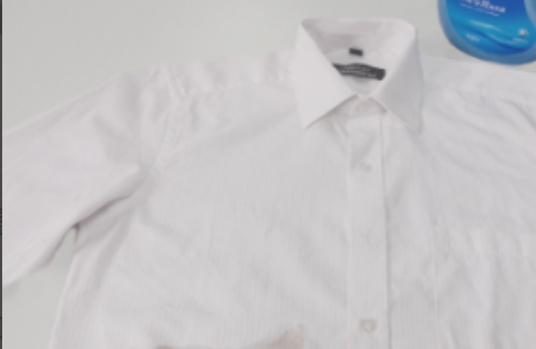 咖啡渍怎么洗掉 白T恤,咖啡渍弄到白衣服上怎么办图6