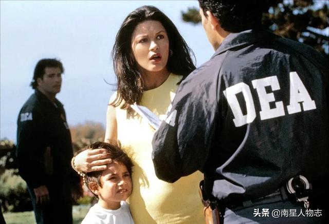 美国女星凯瑟琳泽塔琼斯（嫁大25岁的男人硬刚不良媒体）(19)