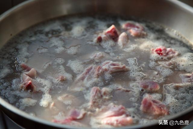 酱排骨的家常做法好吃又简单（家常酱排骨记住两个窍门）(2)