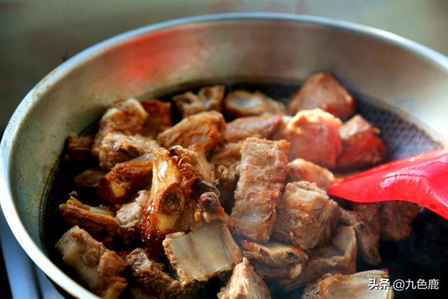 酱排骨的家常做法好吃又简单（家常酱排骨记住两个窍门）(4)