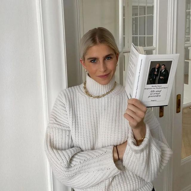 年轻人穿什么样毛衣（别再说穿毛衣土了）(21)