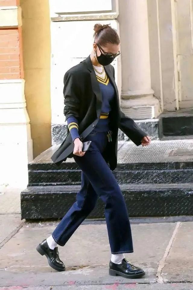 年轻人穿什么样毛衣（别再说穿毛衣土了）(2)