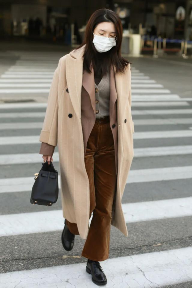 年轻人穿什么样毛衣（别再说穿毛衣土了）(19)