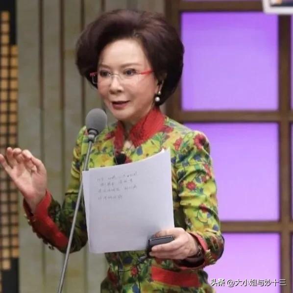 盘点春晚蔡明小品搞笑合集(比春晚好看蔡明从)(17)