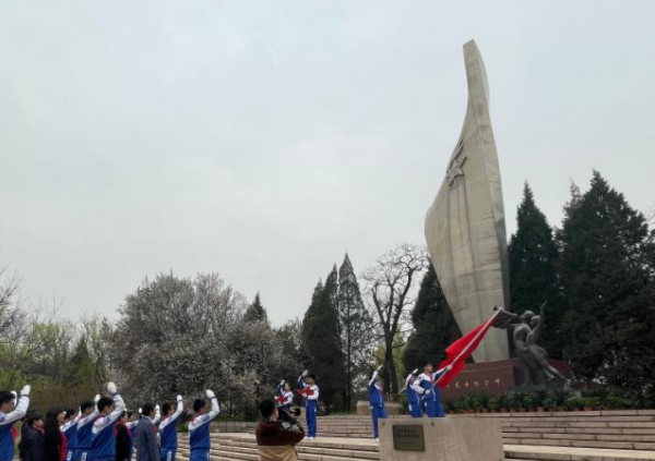 中国少年英雄纪念碑坐落在哪里,中国少年英雄纪念碑坐落在哪个城市图1