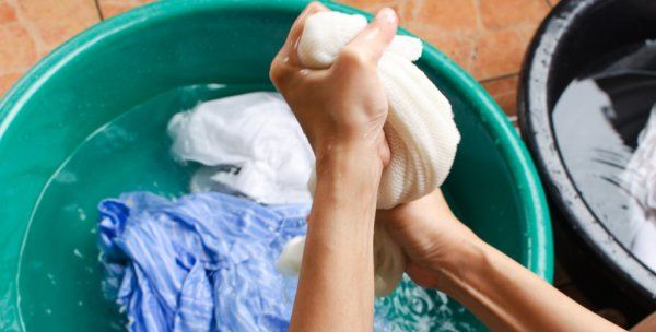 刚买的衣服怎么清洗,新衣服买回来怎样清洗 教你三种方法视频图4