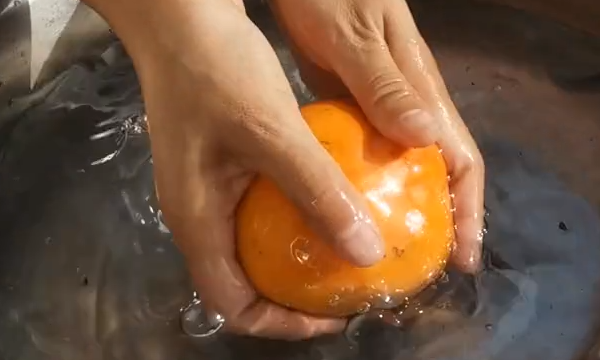 柿子怎么泡更甜更脆呢,如何懒柿子是脆的图2